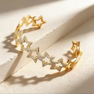 NEW Gold Star Bracelet
Stainless Steel